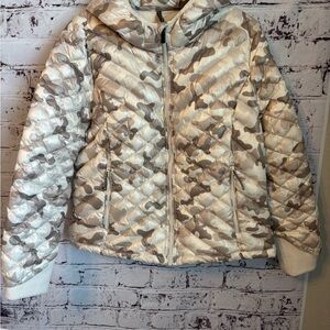 Bass Outdoor Women's Puffer Jacket - Cream and Tan Camouflage